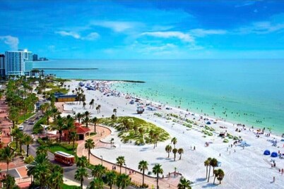 Bright-Lovely 2 Bed 1 Bath,15 Minutes From Beach