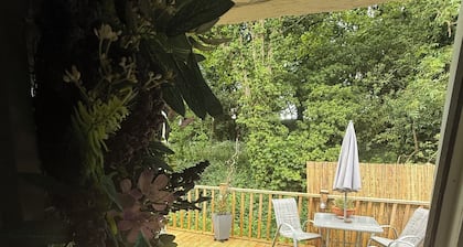“Quirky Cottage” 2 double rooms