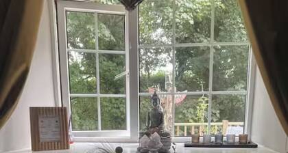 “Quirky Cottage” 2 double rooms