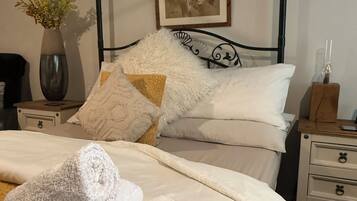 2 bedrooms, in-room safe, iron/ironing board, free WiFi