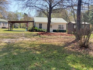 Exterior - Beautiful country cottage with ease of access! Minutes to I-26, I-95 and Hwy 301 (Bowman)