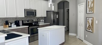 Modernness Mins Away from Little Harbor