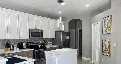 Modernness Mins Away from Little Harbor