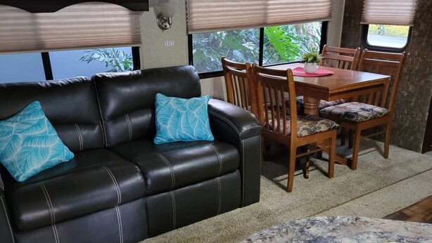 Smart TV, DVD player, stereo - Cozy RV Camper in beautiful Clearwater (Clearwater)