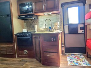 Private kitchen - Cozy RV Camper in beautiful Clearwater (Clearwater)