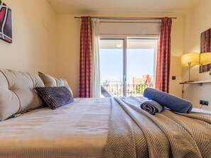 2 bedrooms, iron/ironing board, Internet