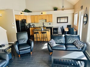 TV connectée, cheminée, jeux vidéo, vidéothèque