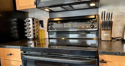 Modern Mountain Vacation! Private Hot Tub 3bd/3bth