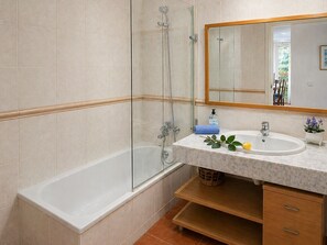 Hair dryer, towels