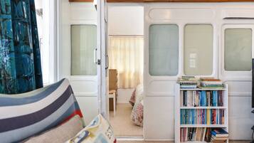 5 bedrooms, WiFi, bed sheets