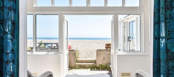 Seasidings, Pagham - sleeps 10 guests in 5 bedrooms