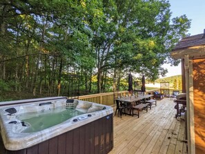 Exterior - The Bumble Bee Hive at Deep Creek Lake (McHenry)