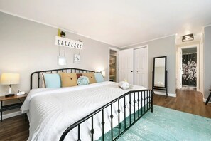 6 bedrooms, iron/ironing board, free WiFi - The Bumble Bee Hive at Deep Creek Lake (McHenry)