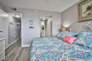 2 bedrooms, WiFi, bed sheets - Castle Reef 424 Peaceful Coastal Views (New Smyrna Beach)