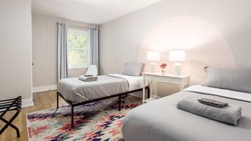 Family House | 4 bedrooms, blackout curtains, iron/ironing board, free WiFi