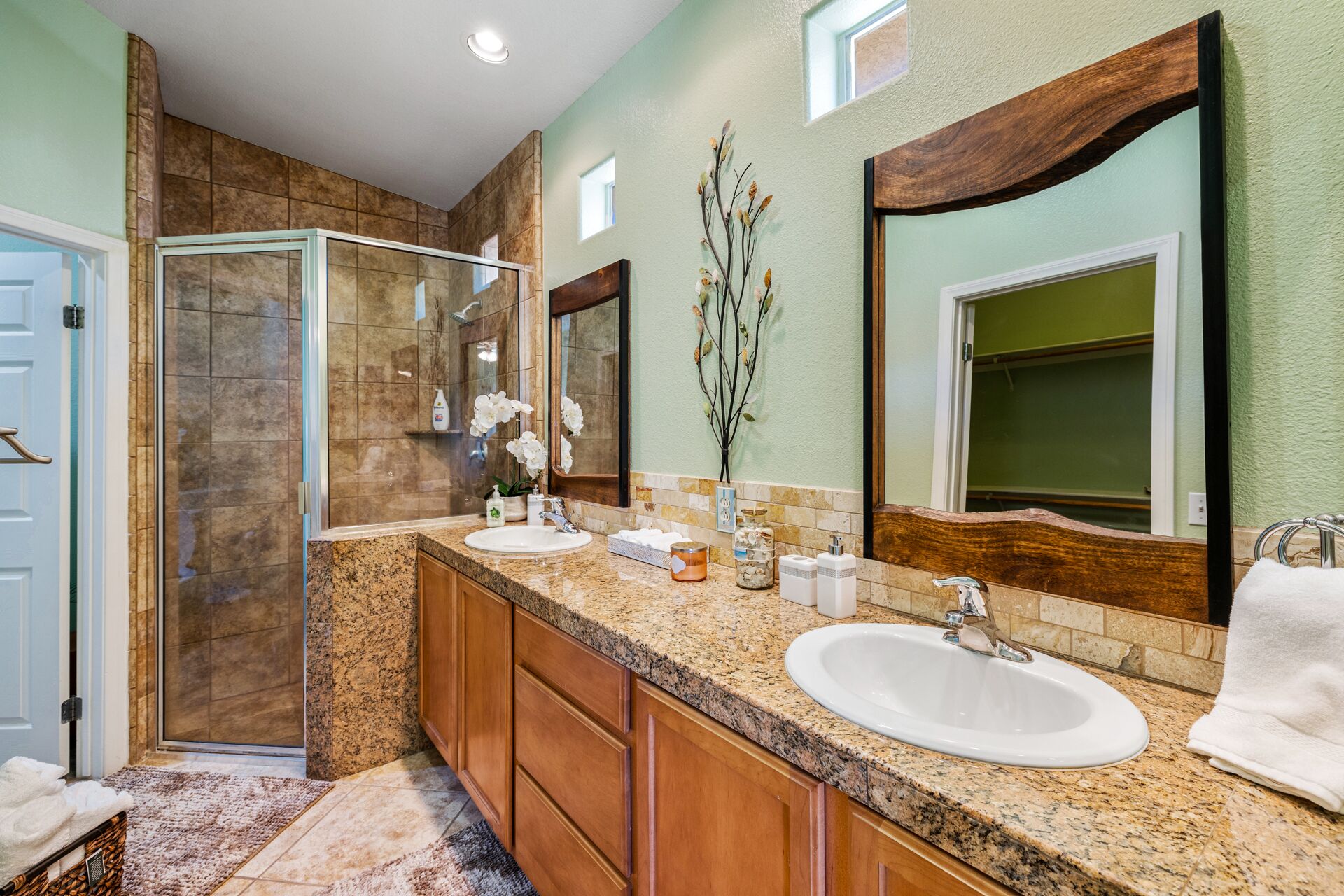 Beautiful Desert Retreat-Bright and Spacious with private pool and Jacuzzi.