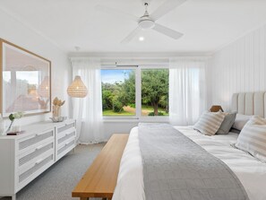 3 bedrooms, desk, iron/ironing board, free WiFi