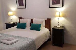 4 bedrooms, iron/ironing board, WiFi, bed sheets - Villa Sleeps 8 with Pool and Hot Tub (Lanzarote)