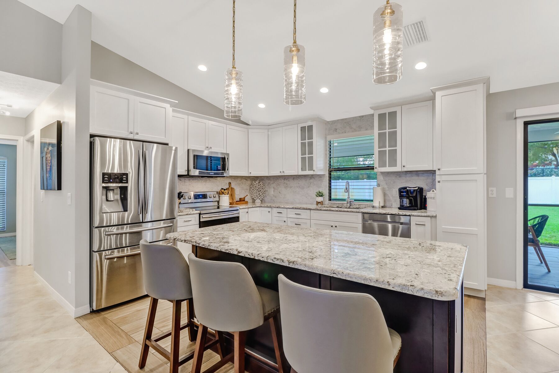 Fridge, microwave, dishwasher, coffee/tea maker