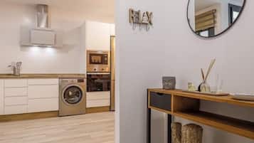 Fridge, microwave, oven, coffee/tea maker