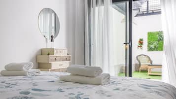 3 habitaciones, tabla de planchar con plancha, internet y ropa de cama