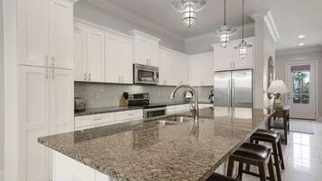 Villa, 4 Bedrooms | Dapur peribadi