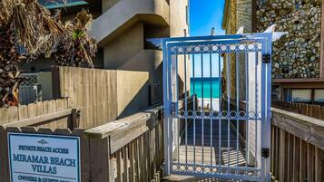 Pintu masuk hartanah