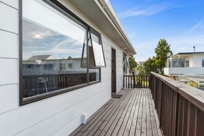 Terrace/patio - Rainbow Lake House - Lake Taupō Holiday Home (Taupo Central)