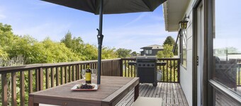 Rainbow Lake House - Lake Taupō Holiday Home
