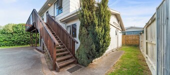 Rainbow Lake House - Lake Taupō Holiday Home