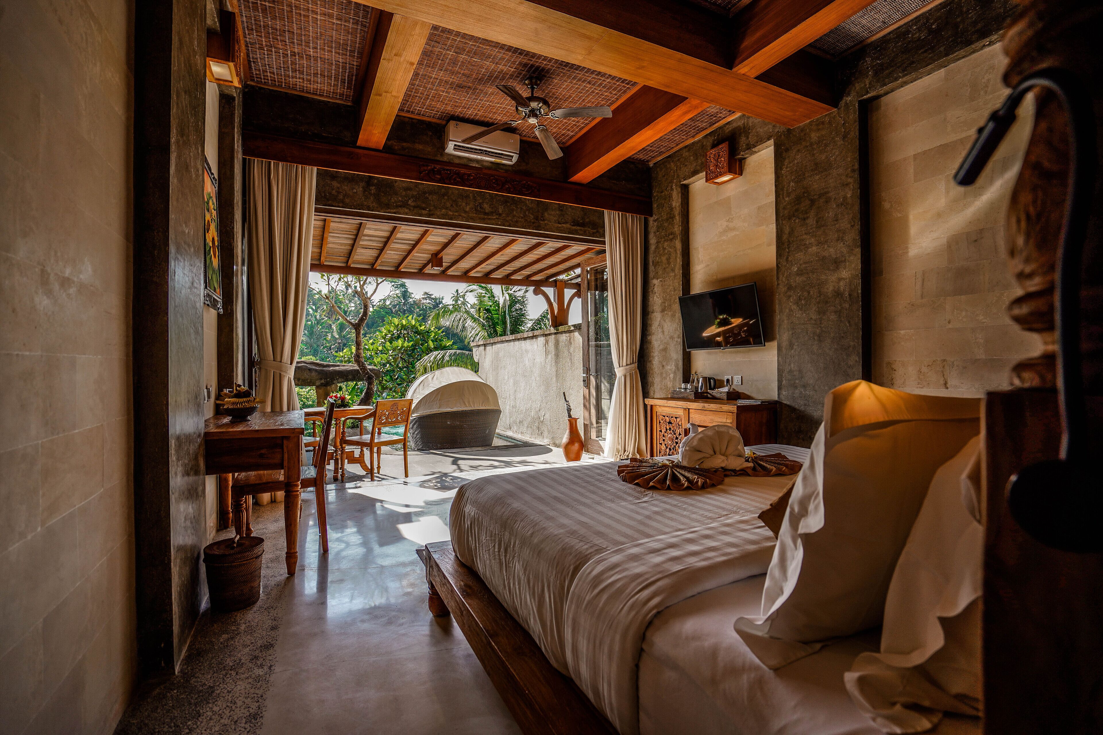 Royal Pool Suite, Valley View | In-room safe, desk, iron/ironing board, free cribs/infant beds