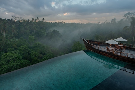 Outdoor pool, pool loungers. Kastara Resort