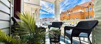 Ultra Modern 3 BR Apt - 5 min walk to the Beach!