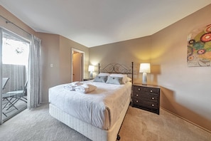 2 bedrooms, iron/ironing board, free WiFi - Great Location! Gated Community, Heated Pool & Spa, Near Old Town Scottsdale's Shopping/Dining/Golf! (Scottsdale)