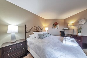 2 bedrooms, iron/ironing board, free WiFi - Great Location! Gated Community, Heated Pool & Spa, Near Old Town Scottsdale's Shopping/Dining/Golf! (Scottsdale)