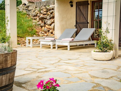 Fine studio with large terrace and views