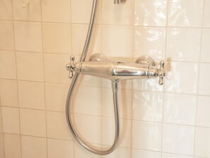 Shower - Fine studio with large terrace and views (Cajarc)