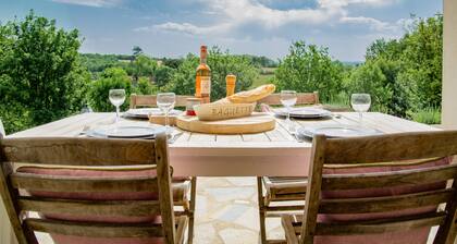 Fine studio with large terrace and views