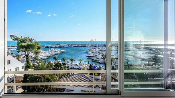 A balcony with a view of a marina and the sea. - Lovely and luxury apartment in Altea, Costa Blanca, Spain for 6 persons (Altea)
