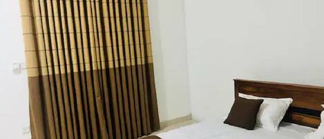 2 chambres, bureau, fer et planche à repasser, accès Internet