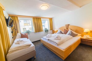 1 bedroom, in-room safe, desk, travel cot