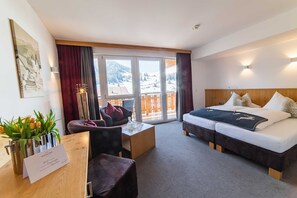 1 habitación, caja de seguridad en la habitación y escritorio 