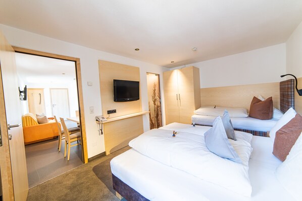 1 bedroom, in-room safe, desk, travel cot