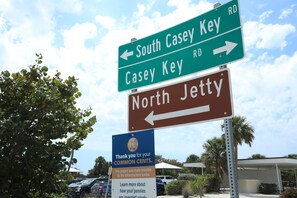 Street signs for South Casey Key RD, Casey Key RD, and North Jetty.