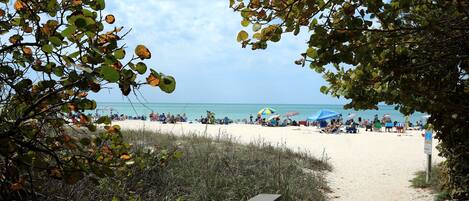 Beach nearby, sun loungers, beach towels