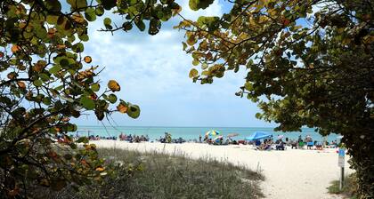 Beach is only one a minute drive. Nicely remodeled condo.