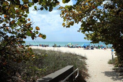 Beach is only one a minute drive. Nicely remodeled condo.