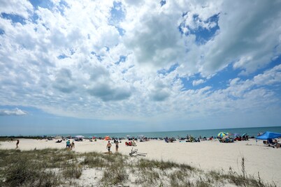 Beach is only one a minute drive. Nicely remodeled condo.