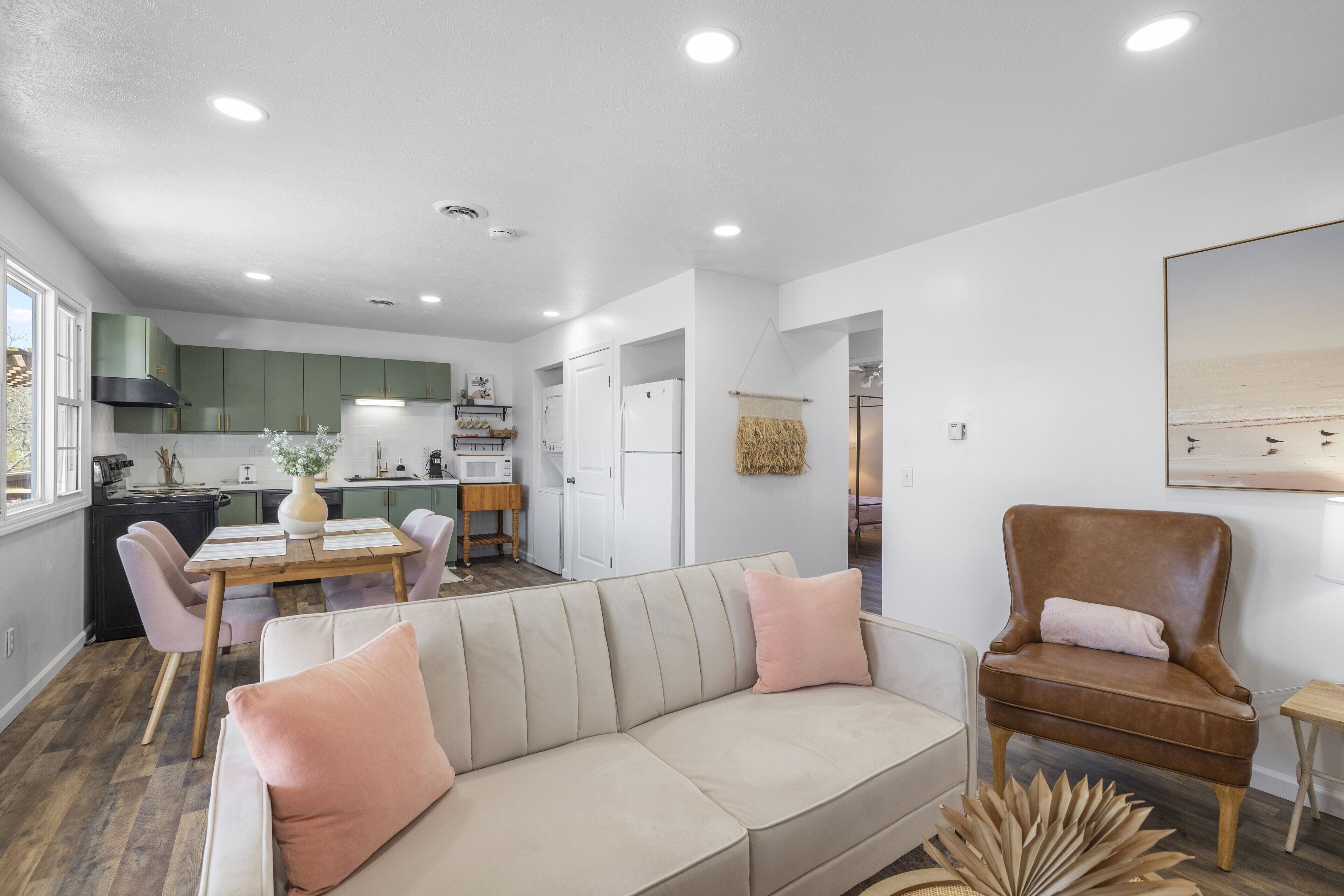 Lakeside Bohemian Condo w/ Hot Tub + Wifi