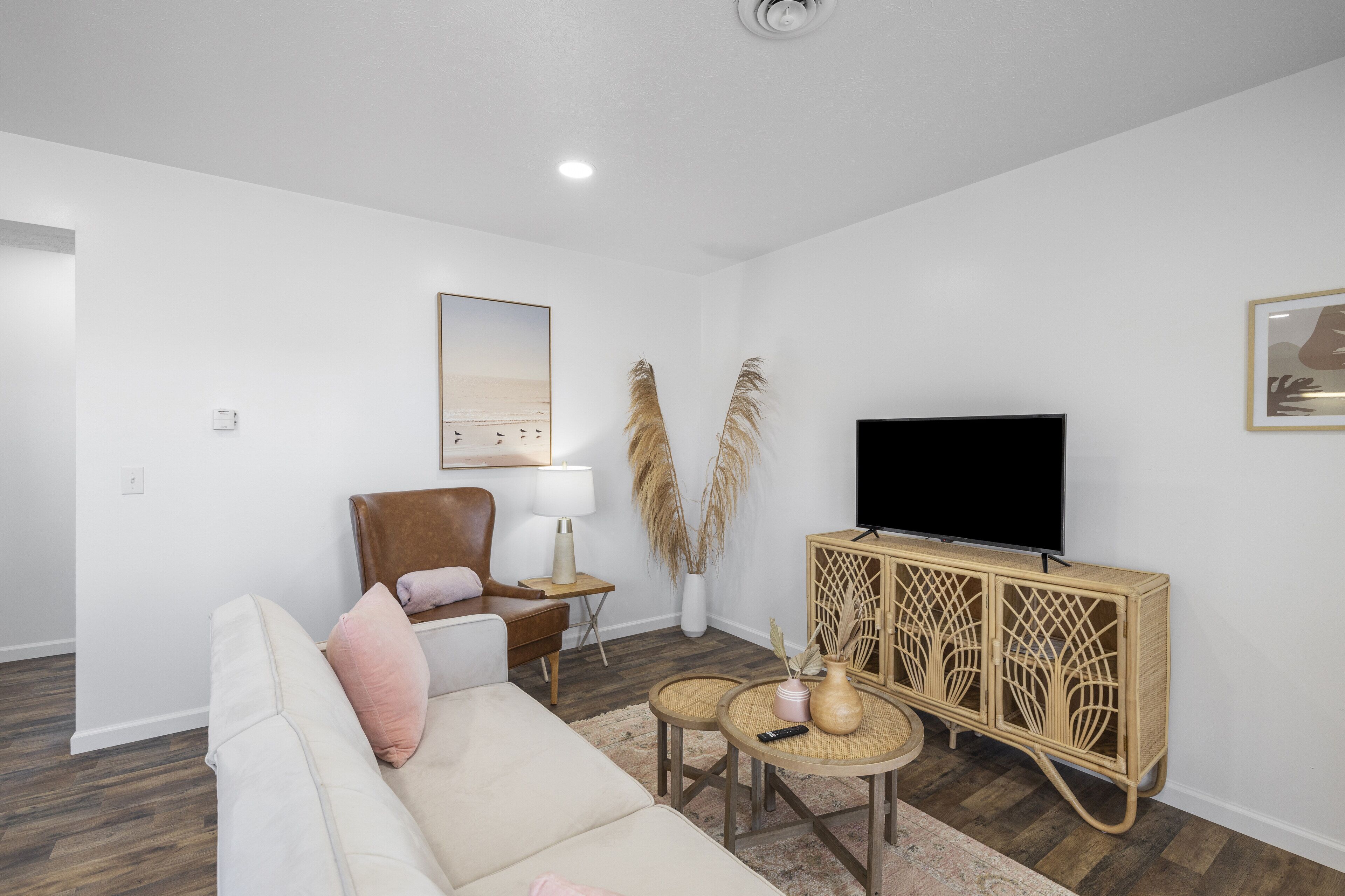 Lakeside Bohemian Condo w/ Hot Tub + Wifi